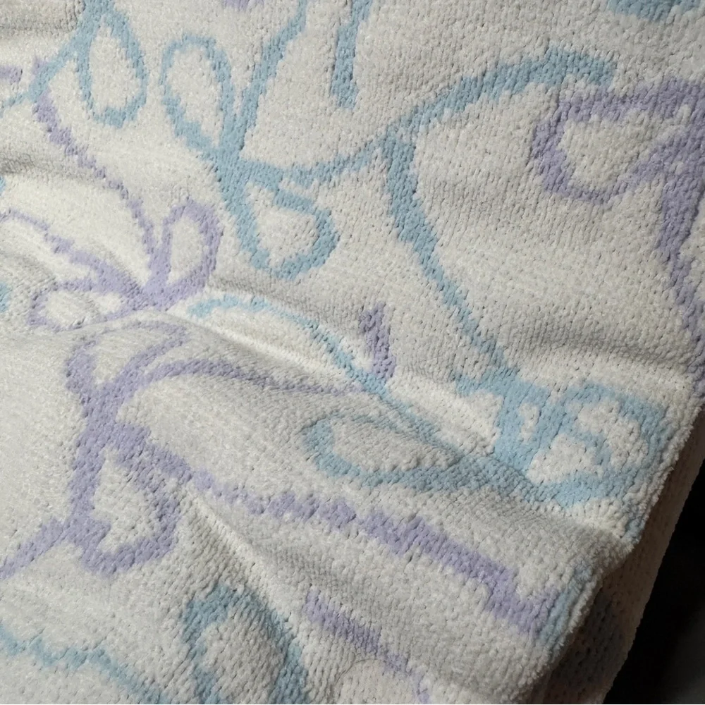 Envogue Bow ribbon blue, lavender on white snuggle knit throw‎